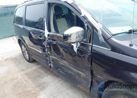 2010 Chrysler Town & Country Touring Plus z USA, uszkodzony, nr VIN 2A4RR8DX1AR361144